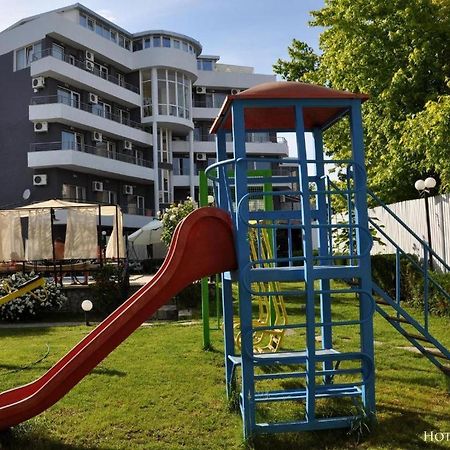 Apartments Danita & Restaurant&Pool Bar 瓦爾納 外观 照片