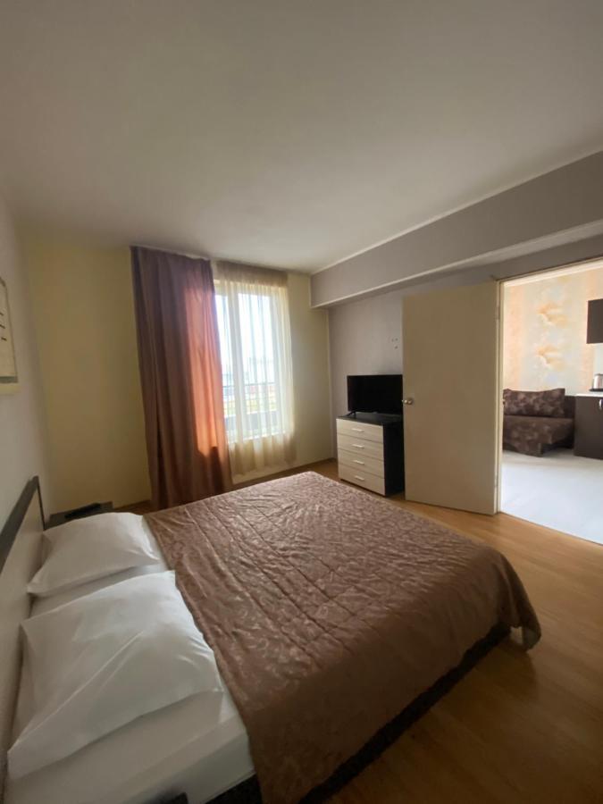 Apartments Danita & Restaurant&Pool Bar 瓦爾納 外观 照片