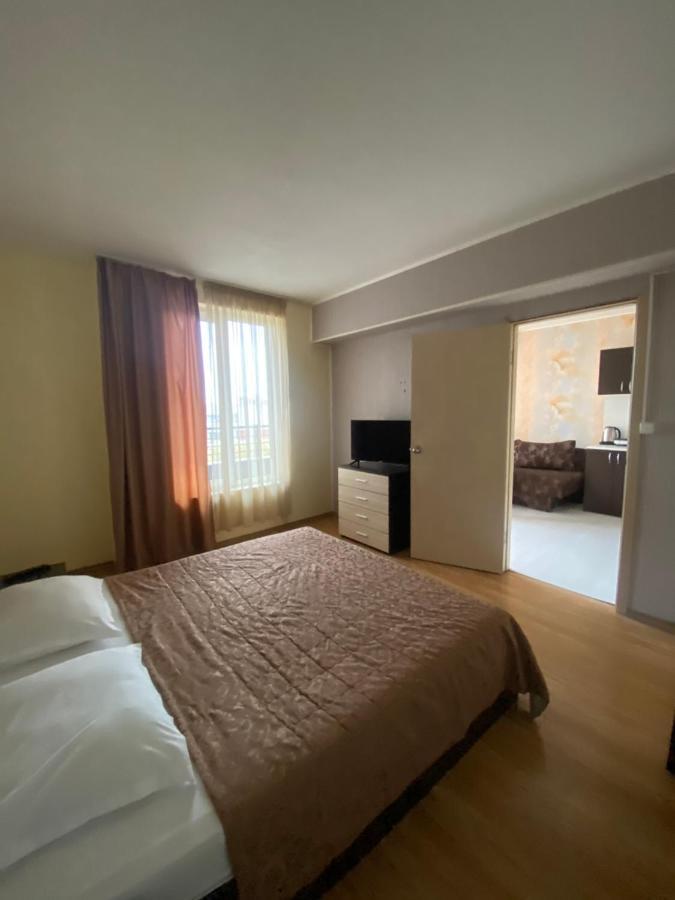 Apartments Danita & Restaurant&Pool Bar 瓦爾納 外观 照片