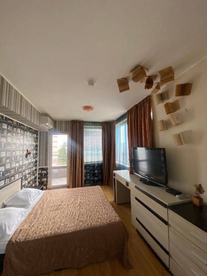Apartments Danita & Restaurant&Pool Bar 瓦爾納 外观 照片