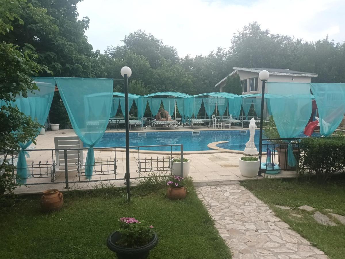 Apartments Danita & Restaurant&Pool Bar 瓦爾納 外观 照片