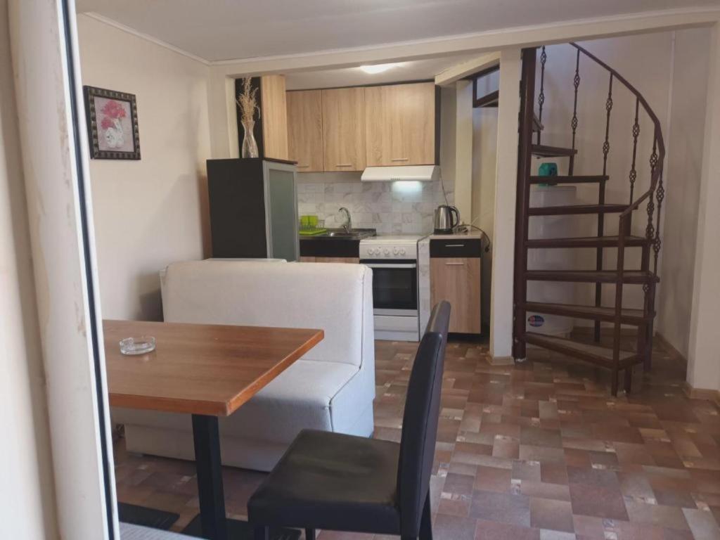 Apartments Danita & Restaurant&Pool Bar 瓦爾納 外观 照片